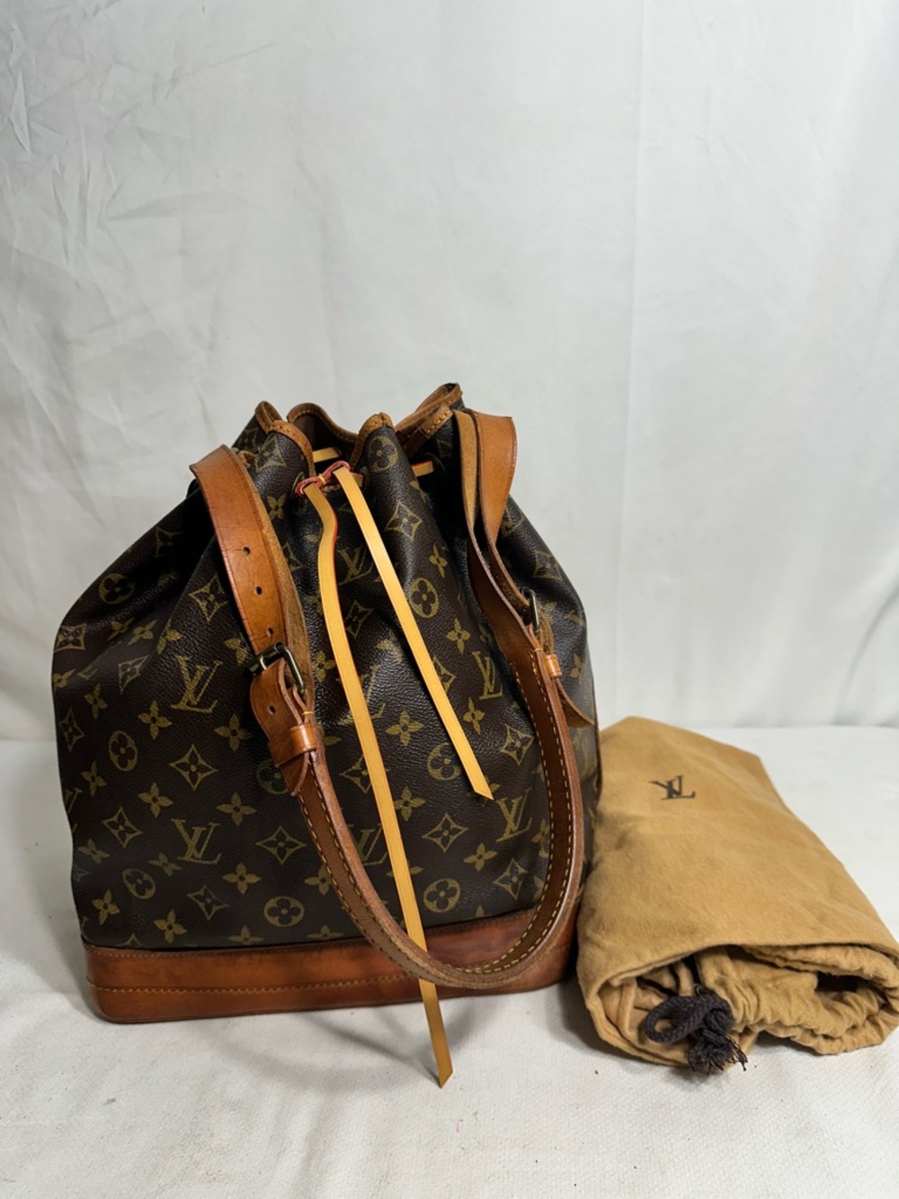 Louis Vuitton Shoulder Bag - Picture 3 of 11